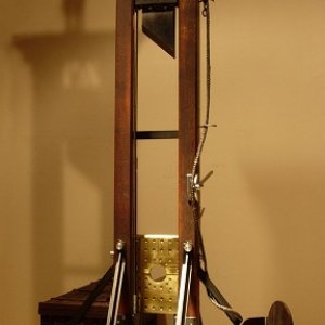 Guillotine 16