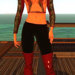 Hat - Thigh shirt - Big boots - Black pants