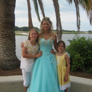 Bailey,Taya,Kylie
         
         Tay's Prom
