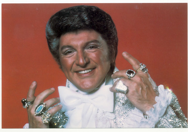 liberace+with+rings.jpg